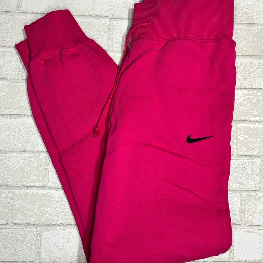 Nike Woman’s Pink Sweatpant Joggers